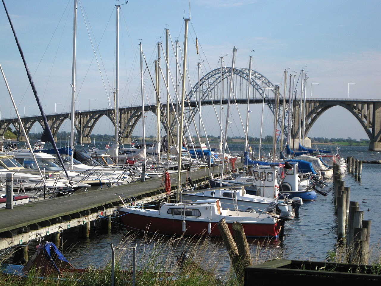 Omgivelserne omkring Kalvehave Havn